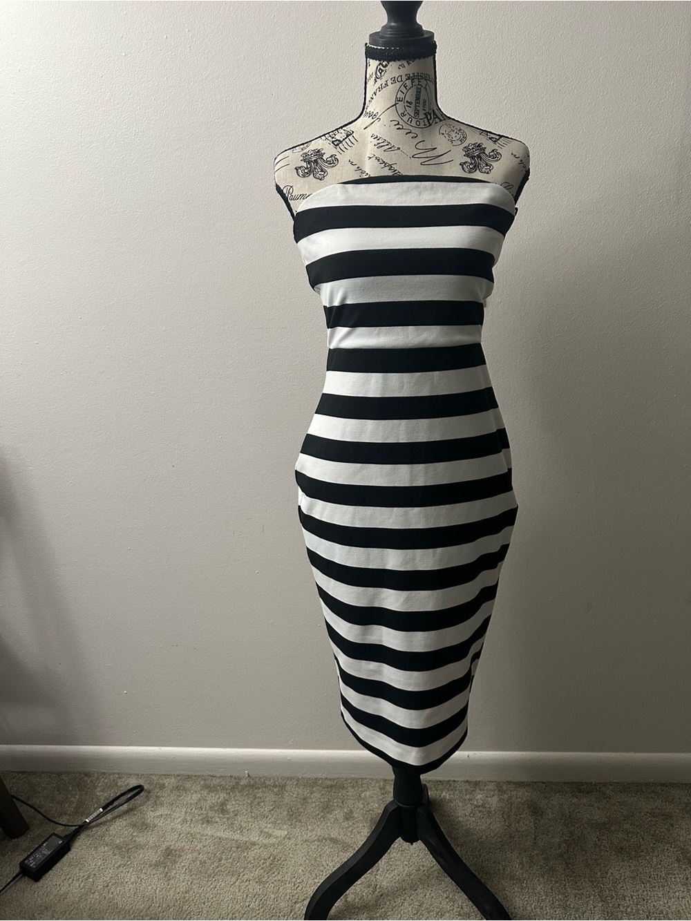 Express Black & White Striped Bodycon Dress Size 6 | Zip Back | Slit Hem